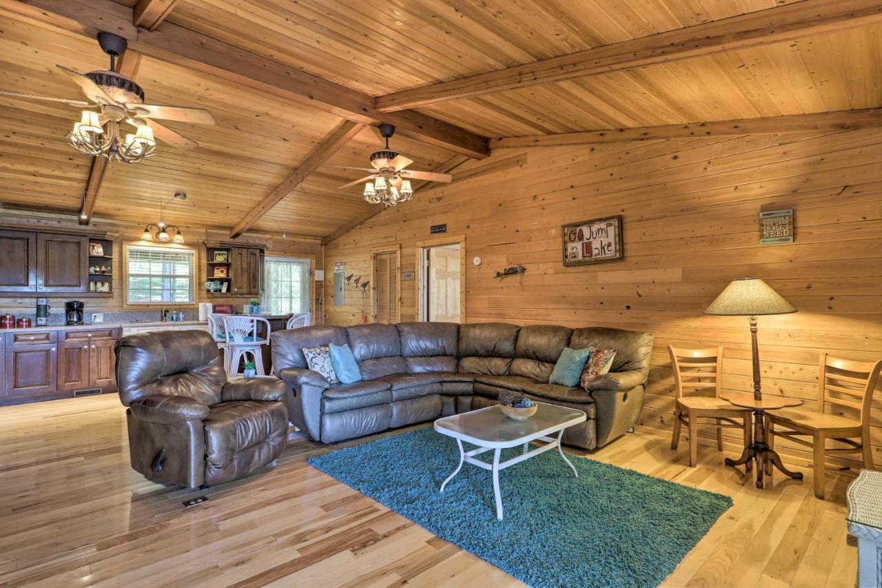 House With Dock And Slide Situated On Lake Sinclair! Sparta Екстер'єр фото